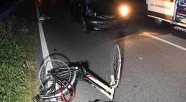 In tre sulla bici elettrica di notte, ragazzi travolti e uccisi da un furgone: avevano 17, 18 e 19 anni