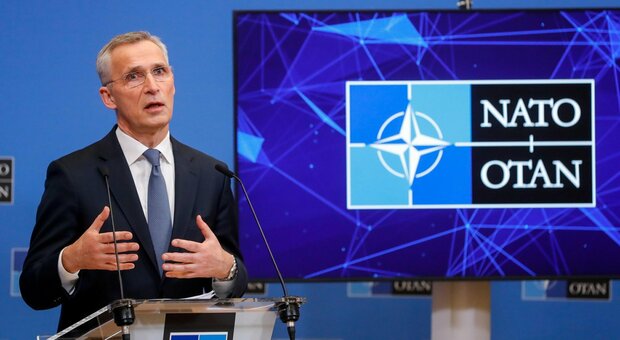 Nato, attivati i piani di difesa: «Putin pagherà caro l'errore di invadere l'Ucraina»