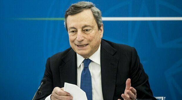 Draghi: «Scuole aperte fino a prima media. Norma contro sanitari no vax». Niente zone gialle in aprile