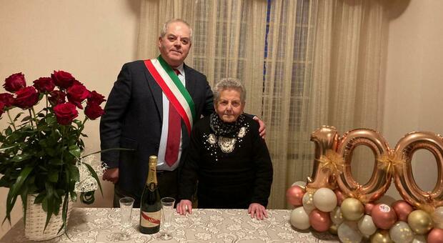 Maria Diletti raggiunge il traguardo di 100 anni: grande festa nel piccolo borgo di Penna San Giovanni