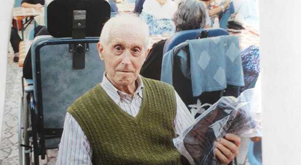 Rinaldo Taccaliti, 96 anni, era il più anziano giocatore del Camerano Calcio