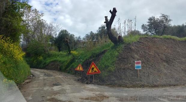 Mondolfo, ancora smottamenti e frane nella Valle dei Tufi: strade disastrate