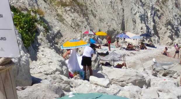 La spiaggia vietata dopo l'ex Ramona, a Portonovo