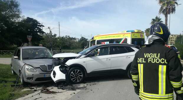 Scontro tra due auto a Porto Sant'Elpidio, in ospedale entrambi i conducenti