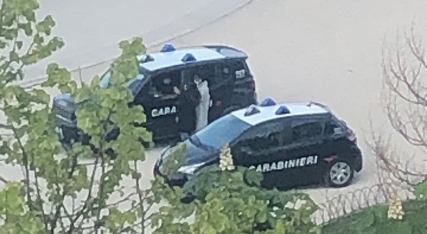 I carabinieri intervenuti in piazza Cavour