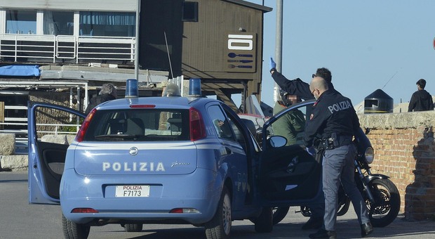 La polizia a Pesaro