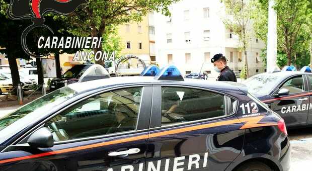 L'affare dell'anno era una mega truffa: i carabinieri denunciano 5 persone che hanno raggirato tre anconetani su Internet