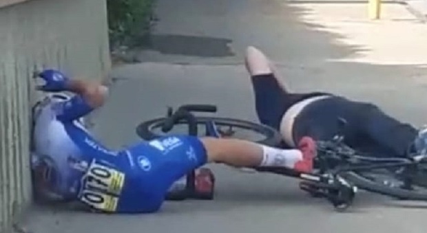 Il drammatico scontro tra il ciclista Nicola Venchiarutti e il direttore sportivo Stefano Martolini