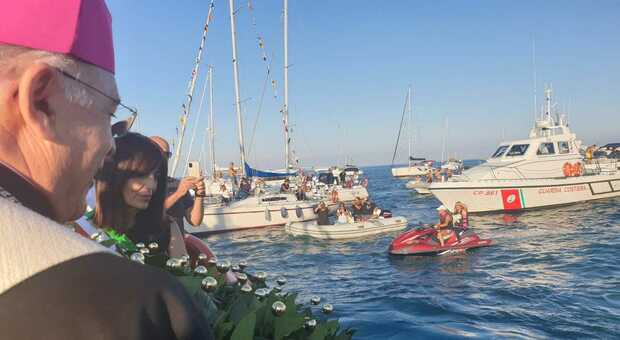 Ancona, la Festa del Mare con la processione delle barche nel segno della speranza