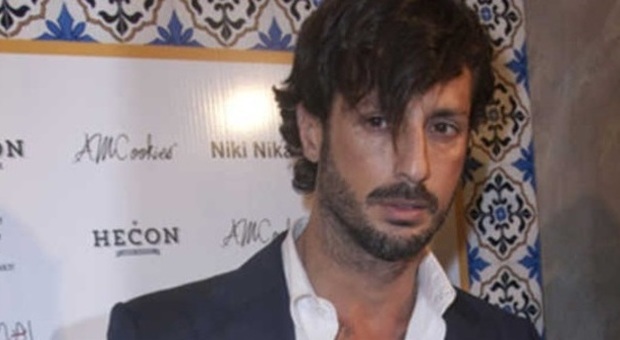 Fabrizio Corona inarrestabile: lancia la sua marca di abbigliamento "Si Puede"