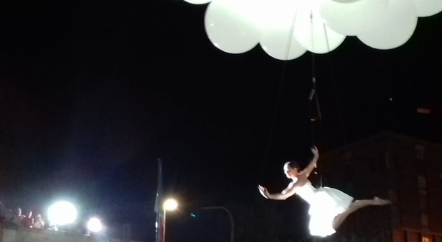 Ballerina volante incanta il pubblico alla Darsena Borghese: taglio del nastro del primo stralcio della ristrutturazione