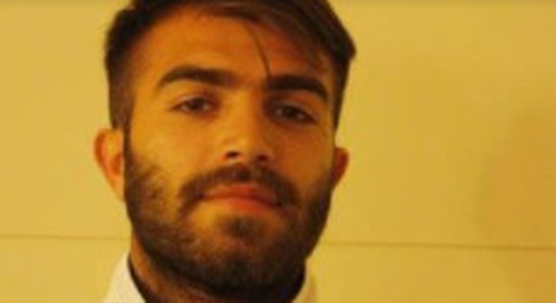 Calciatore muore durante la partita per ricordare il fratello defunto: Giuseppe Perrino aveva 29 anni