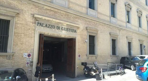 La famiglia rom verrà processata nel tribunale di Ancona