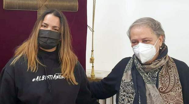 Martina Pozzan di #albistianonimi con il sindaco Valeria Mancinelli