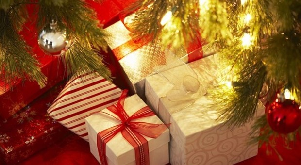 Natale: sotto l'albero anche i “ritocchini estetici” per lui e per lei