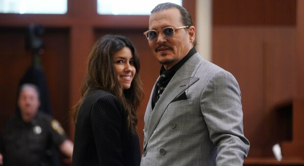 Processo Depp-Heard, Camille Vasquez chi è? L'avvocata di Johnny (e presunto flirt), diventata star del web