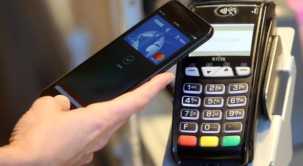 Ipotesi incentivi a chi usa bancomat, carte di credito e moneta elettronica