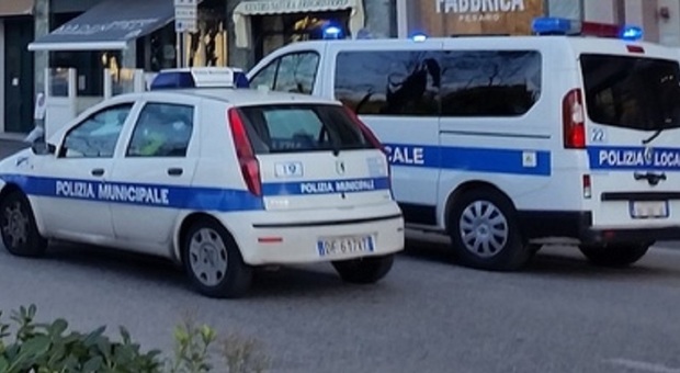Pesaro, triplice tamponamento davanti all'ospedale: disagi per il traffico e rabbia degli automobilisti