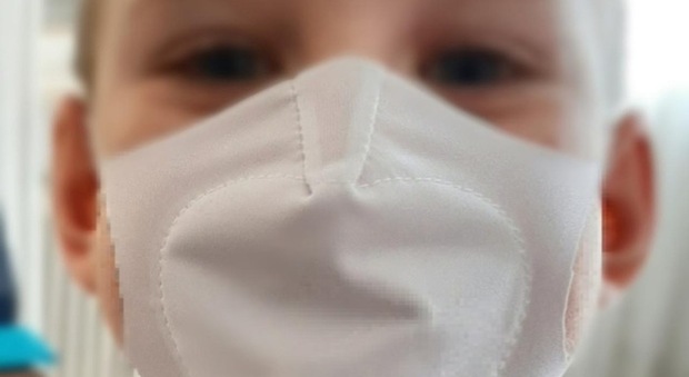 Le mascherine fanno male ai bambini? I pediatri smontano le fake news