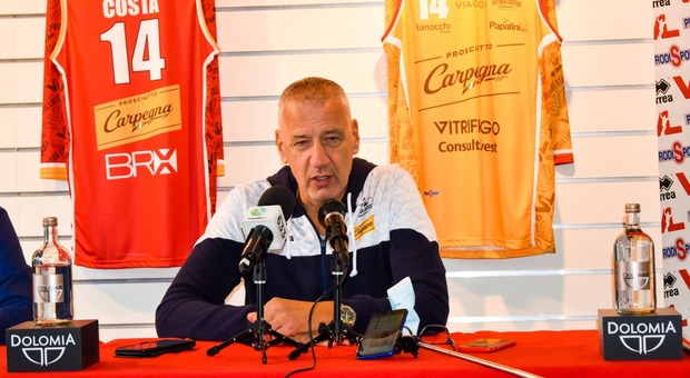 Aza Petrovic, 62 anni, coach della Carpegna Prosciutto