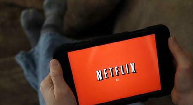 Netflix vuole bloccare chi condivide la password con gli amici: ecco cosa potrebbe cambiare