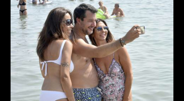 Politici in vacanza: da Mattarella a Draghi, sino a Salvini e Conte ecco le mete tra mare e montagna