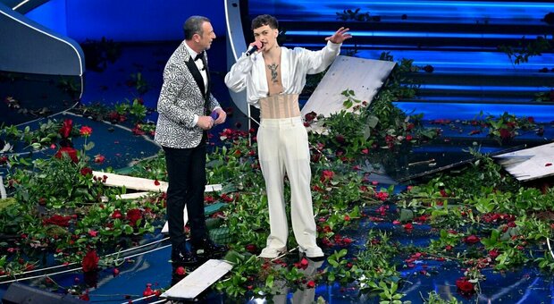 Il Codacons denuncia Blanco per la follia nella prima di Sanremo: chiesti i danni all'artista