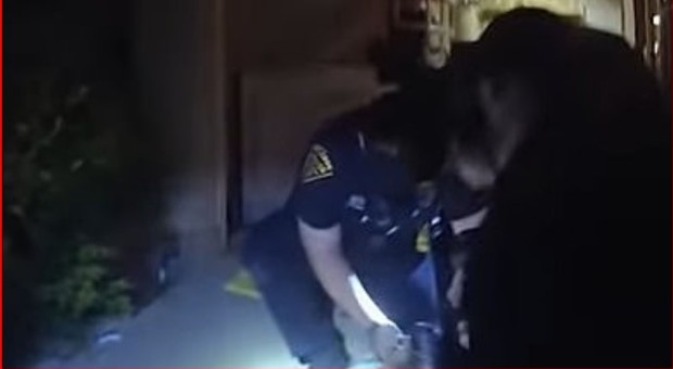 Muore soffocato da agenti di polizia di Tucson: «Aiuto, non posso respirare», un altro video choc