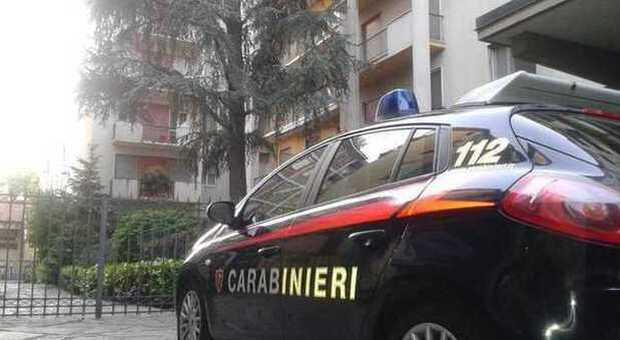 Donna uccisa a coltellate in casa a Lucca: fermato il marito
