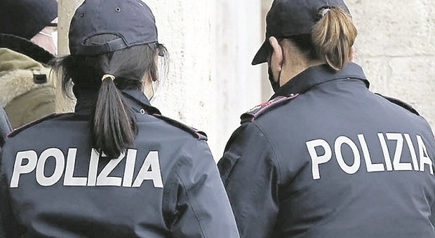 Pesaro, accetta di ingerire 22 ovuli di eroina per 50 euro, ma incappa nei controlli: corriere arrestato