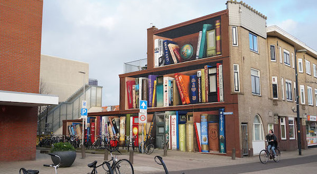 Utrecht, il palazzo libreria che strega turisti e cittadini