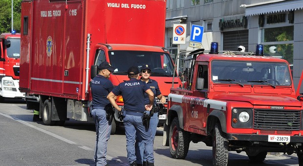 Pesaro, paura per l'incendio alla farmacia Peroni: ecco perchè è scoppiato