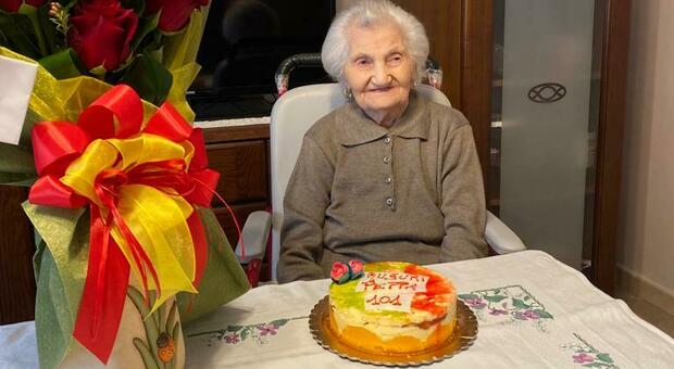 Giuseppa Mancini compie 101 anni, un paese in festa. E arrivano anche i fiori dell'amministrazione