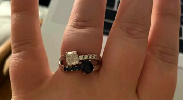 «È l'anello più brutto del mondo e il mio ragazzo l'ha pagato 9mila euro»: il post diventa virale