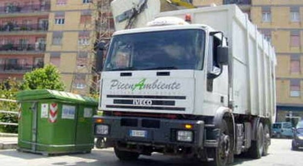 Un camion dei rifiuti