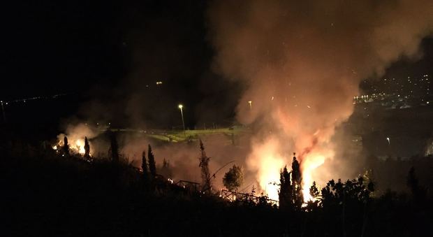 Ancona, maxi incendio di Posatora: tre ragazzini rischiano il processo