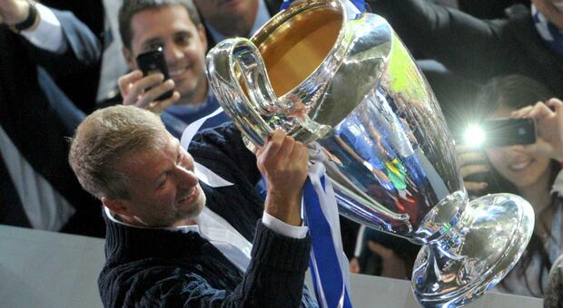 Abramovich vende il Chelsea allo svizzero Wyss: cessione per 4,7 miliardi, la più alta di sempre per il club di calcio