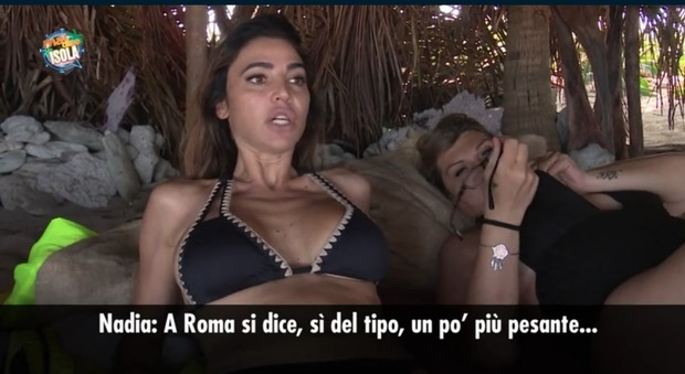 Isola, Cecilia Capriotti rivela: "Nella vita mi sono tanto masturbata. Quando sei single, è più chic" (frame Mediaset)