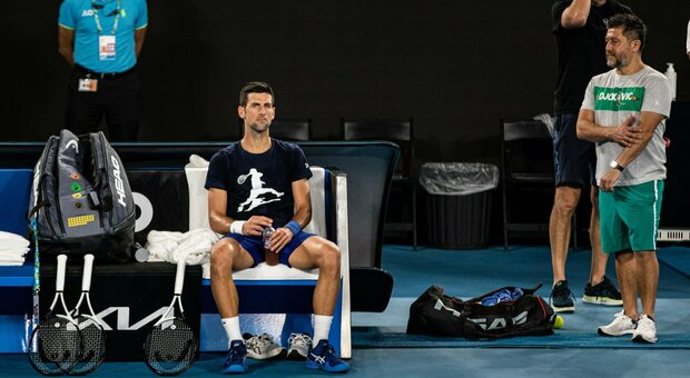 Niente Australian Open per Djokovic: visto cancellato. Il ministro: «Proteggiamo i nostri confini»