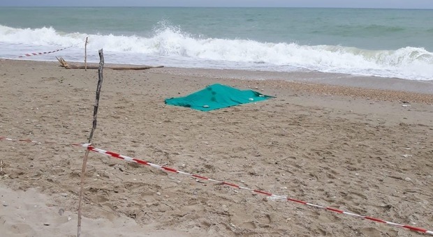 San Benedetto, cadavere trovato in spiaggia: la ragazza è morta per annegamento