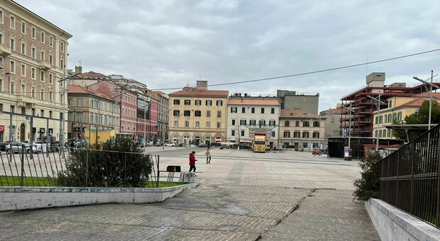 Piazza Pertini, che desolazione; «Ci servono eventi tutto l anno, il nostro sogno è la copertura»