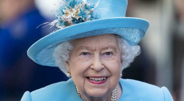 Regina Elisabetta, ex chef reale rivela: «Ecco quanto mangia e come»