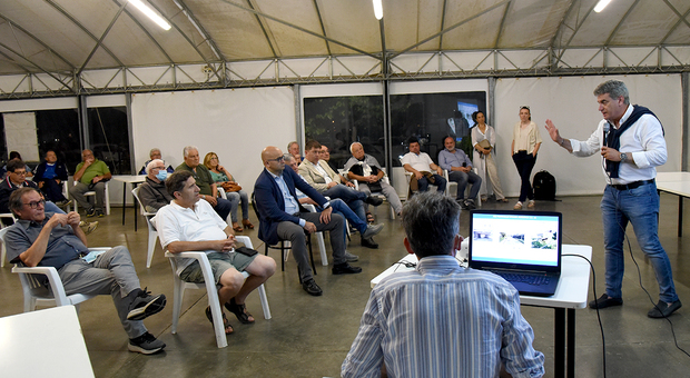 L'assemblea di mercoledì sera a Ponte Sasso tra il sindaco Seri con la giunta e i residenti della frazione