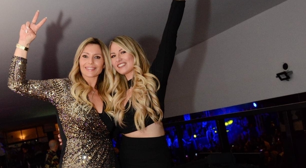 Ciao Ciao, la discoteca più forte della crisi: «Aperti da 38 anni, un nuovo boom». Nella foto Monica e Mery Raffaeli