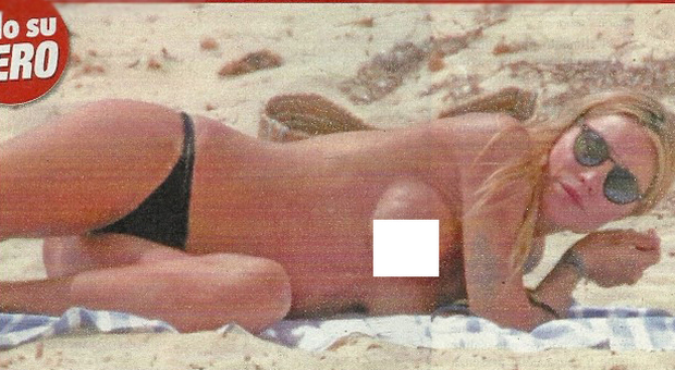 Elenoire Casalegno in topless a Formentera