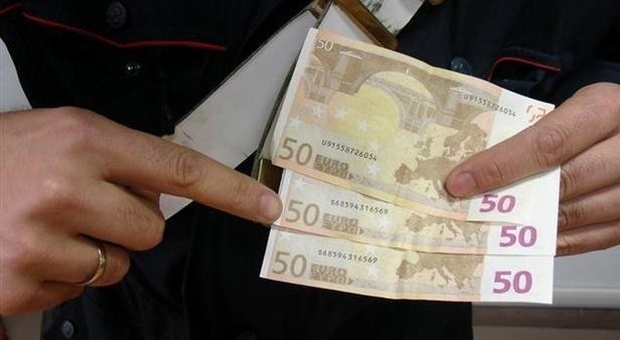Consumano al bar solo per "spicciare" i soldi: 20enni denunciati con le banconote da 50 euro false