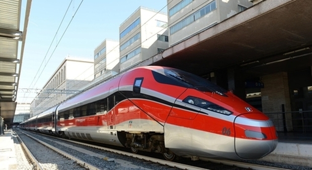 Treni alta velocità tornano a viaggiare al 100% dei posti, Cts contrario: «Scelta preoccupa»