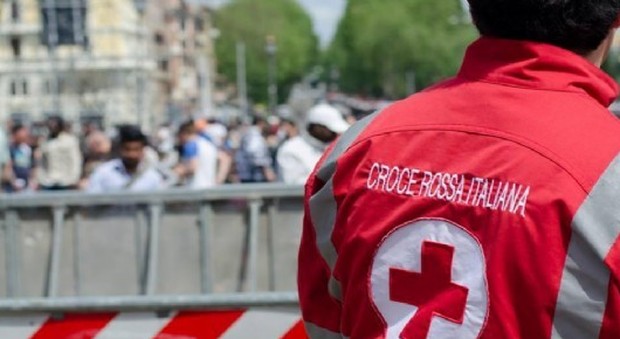 Croce Rossa, sesso a pagamento: licenziati 21 dipendenti dello staff