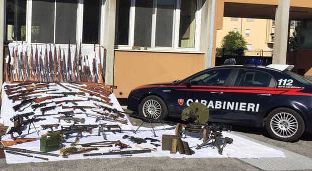 Maxi-sequestro di armi da guerra Arsenale da 2 milioni di euro, 8 arresti