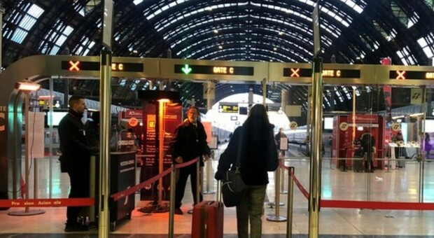 Terrore in stazione a Milano, tre 19enni aggredite da un algerino: «Le ha inseguite fino all'autobus»